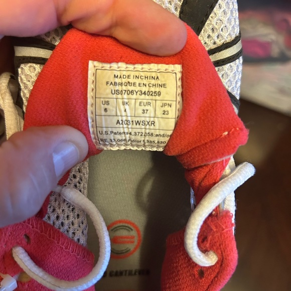 Avis womens size 6 Tennis Shoe - Picture 4 of 5